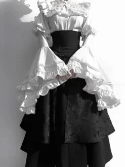 Tenues gothiques Lolita en dentelle à volants chemisier à manches longues et jupe noire ensemble deux pièces