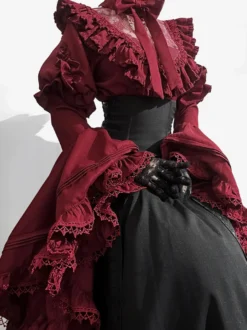 Tenues gothiques Lolita en dentelle à volants chemisier à manches longues et jupe noire ensemble deux pièces