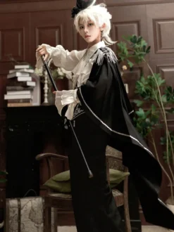 Tenues Ouji Lolita Gothique : cape à manches longues haut blanc ceinture noire et pantalon