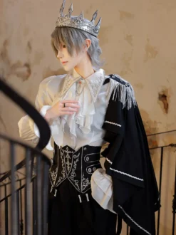 Tenues Ouji Lolita Gothique : cape à manches longues haut blanc ceinture noire et pantalon