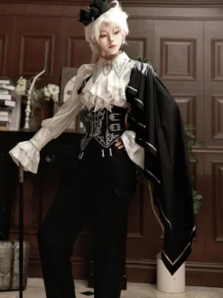 Tenues Ouji Lolita Gothique : cape à manches longues haut blanc ceinture noire et pantalon