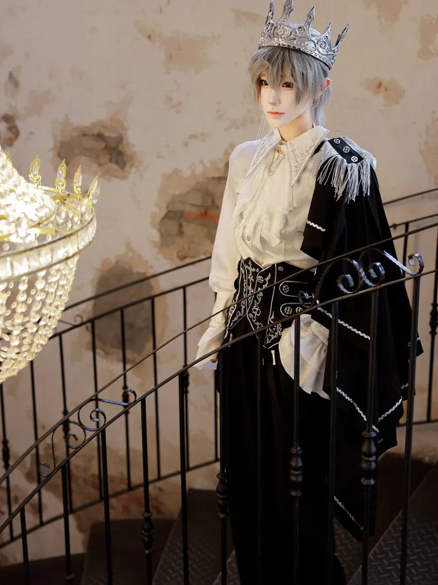 Tenues Ouji Lolita Gothique : cape à manches longues haut blanc ceinture noire et pantalon