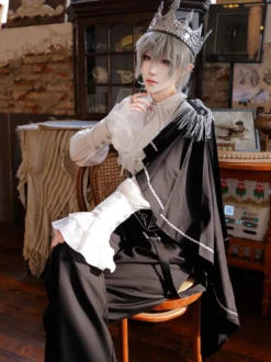 Tenues Ouji Lolita Gothique : cape à manches longues haut blanc ceinture noire et pantalon