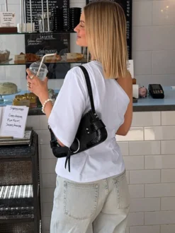 T-shirt asymétrique à une épaule et manches courtes froncées