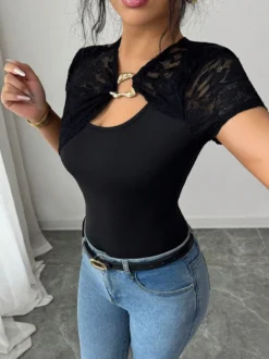 T-shirt à manches courtes en dentelle noire à col asymétrique pour femme