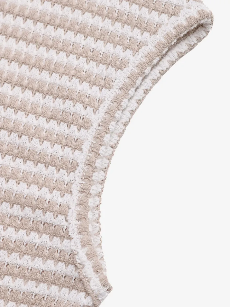 T-shirt à manches courtes kaki à boutons et col en V idéal pour l'été chez les femmes.