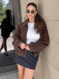Veste courte femme en daim moka - Fermeture éclair minimaliste col polo coupe carrée - Idéale pour un look streetwear printanier décontracté (collection printemps 2026)