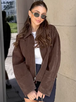 Veste courte femme en daim moka - Fermeture éclair minimaliste col polo coupe carrée - Idéale pour un look streetwear printanier décontracté (collection printemps 2026)