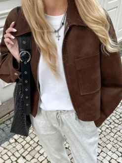 Veste courte oversize en faux daim à revers zippé et poches plaquées pour femme