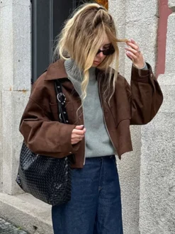 Veste courte oversize en faux daim à revers zippé et poches plaquées pour femme