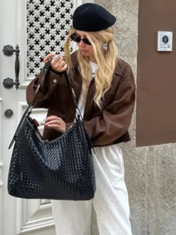Veste courte zippée en daim marron avec poches pour femme (2026)