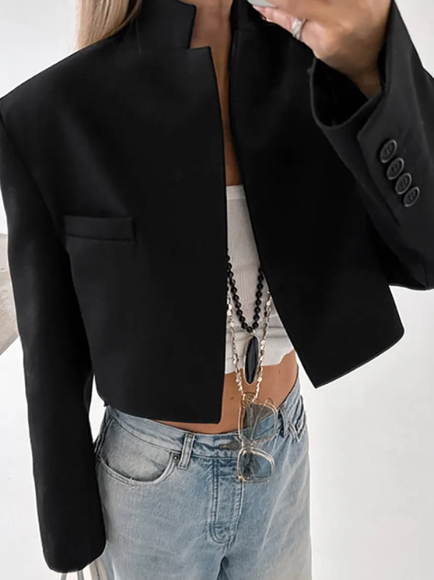 Veste de costume courte à col mandarin poche avant coupe ajustée.