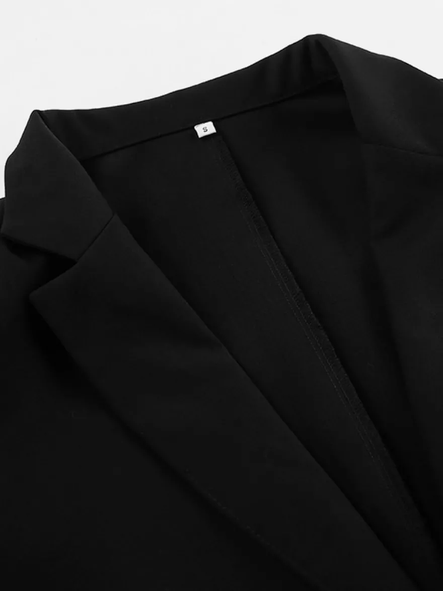 Veste de costume courte à col mandarin poche avant coupe ajustée.
