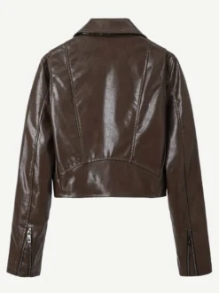 Veste de motard courte en cuir marron fermeture éclair à revers et ceinture coupe ajustée.