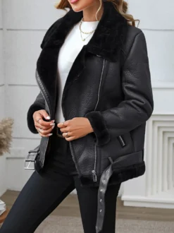 Veste de motarde noire pour femme doublée en fausse fourrure de mouton retournée chaude pour l'hiver col en fourrure et fermeture éclair