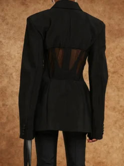 Veste de tailleur cintrée à corset en maille ajourée et dos transparent avec baleines à la taille.