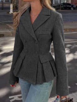Veste de tailleur courte à basque en laine mélangée gris foncé double boutonnage revers et taille cintrée pour femme