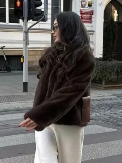 Veste en fausse fourrure écologique à revers classique pour femme 2026