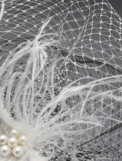 Voile à joues en voile de tulle avec plume et perles