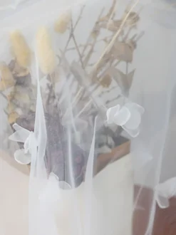 Voiles de mariage ivoire Fleurs à deux niveaux Tulle Bord coupé Voile de mariée classique