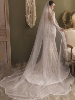 Voiles de mariage ivoire à un niveau tulle bord fini cascade long voile de mariée
