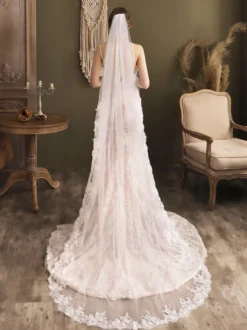 Voiles de mariée en dentelle Voiles de tulle à un niveau Applique Voiles de mariée en cascade