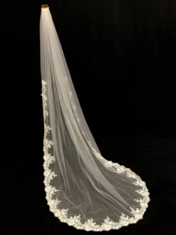 Voiles de mariée en dentelle Voiles de tulle à un niveau Applique Voiles de mariée en cascade