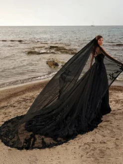 Voiles de mariée à un niveau en tulle appliqué avec bordure en dentelle appliquée et effet cascade
